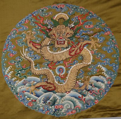 图片[4]-Fragrant Colored Satin Embroidered Eight regiments Cloud Dragon Female Jacketed Dragon Robe-China Archive